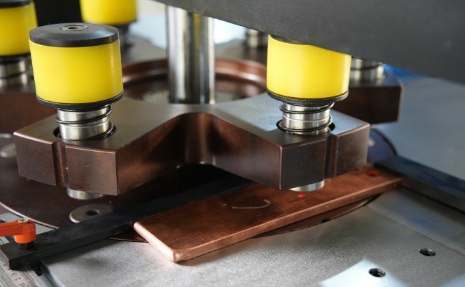How Do Different Busbar Specifications Affect Cutting?