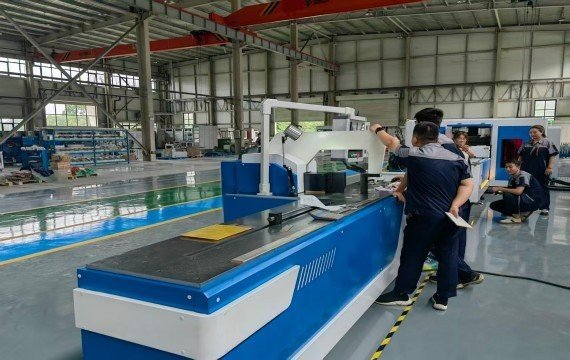 Learn how busbar bending machines form copper and aluminum busbars, compare hydraulic and CNC types, and verify tooling, springback and finished-part quality.