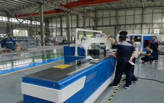Interchangeable Tooling for Different Busbar Profiles