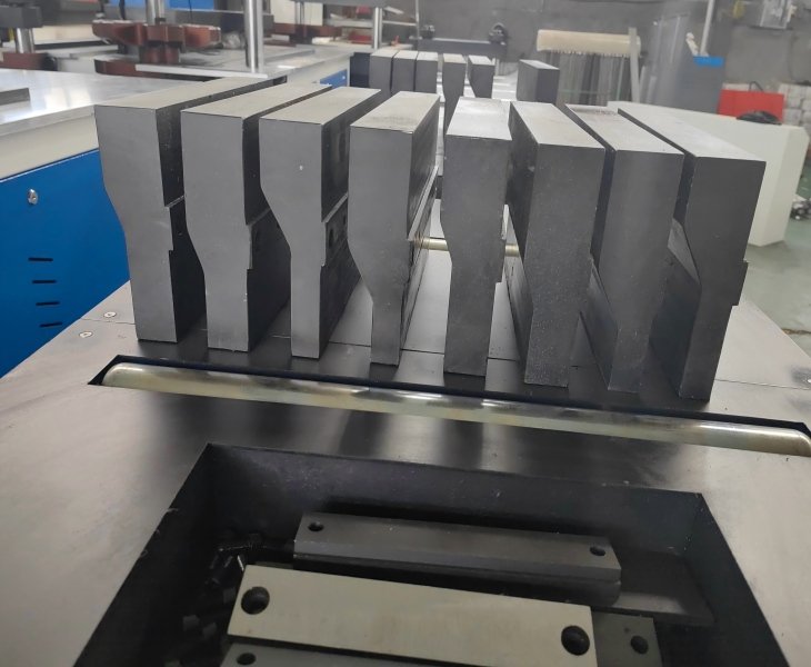 How to Compare Double-Head Busbar Bending Machine Manufacturers in China